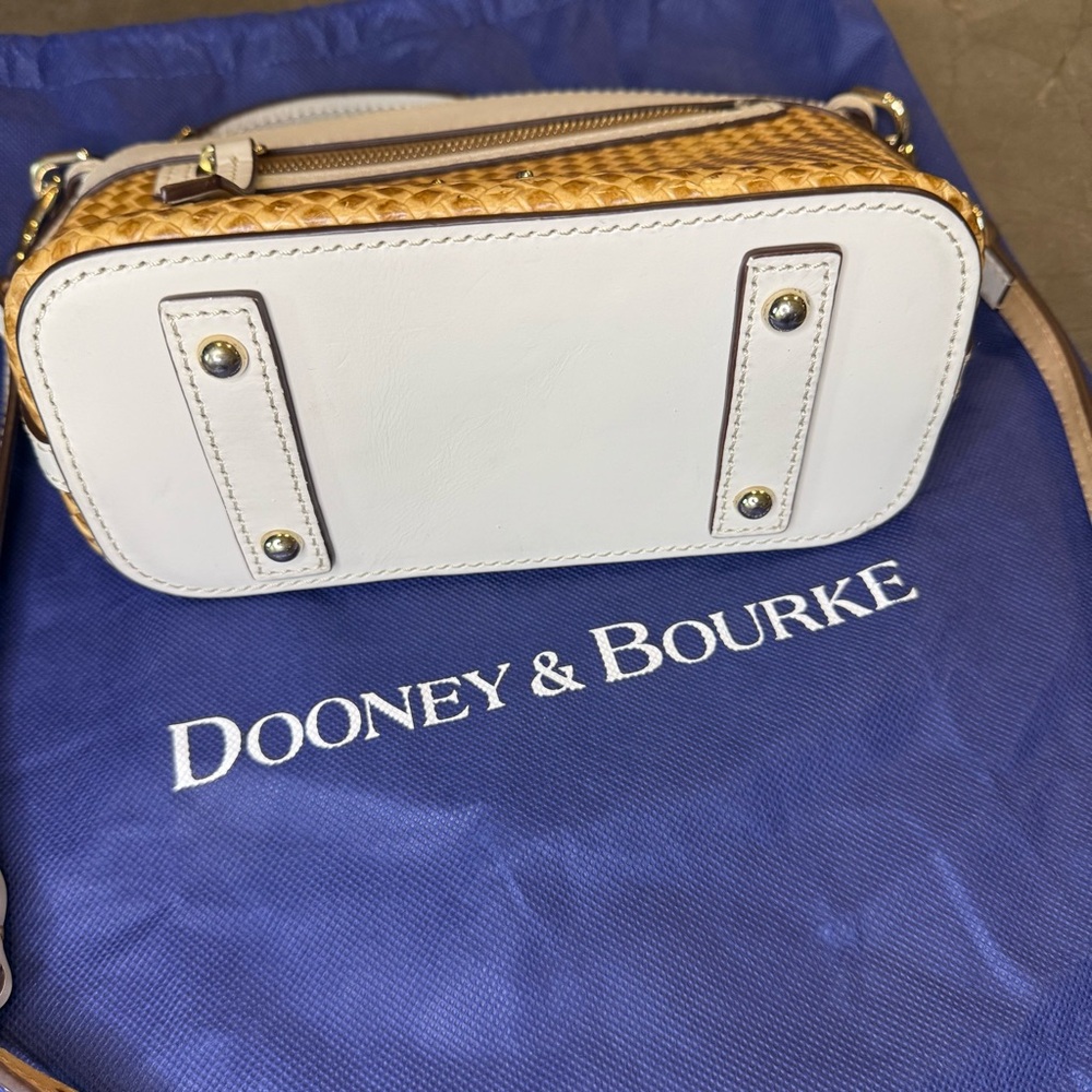 Dooney & Bourke Italian Leather Beacon Woven Domed White & Tan Crossbody Purse - Picture 6 of 9